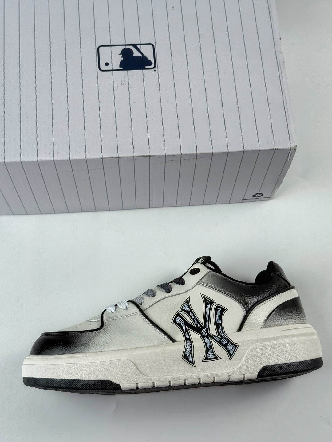 NY美国榄球洋基队 x MLB Chunky Runner Basic 厚底老爹厚底休闲运动慢跑鞋 32SHC1011N