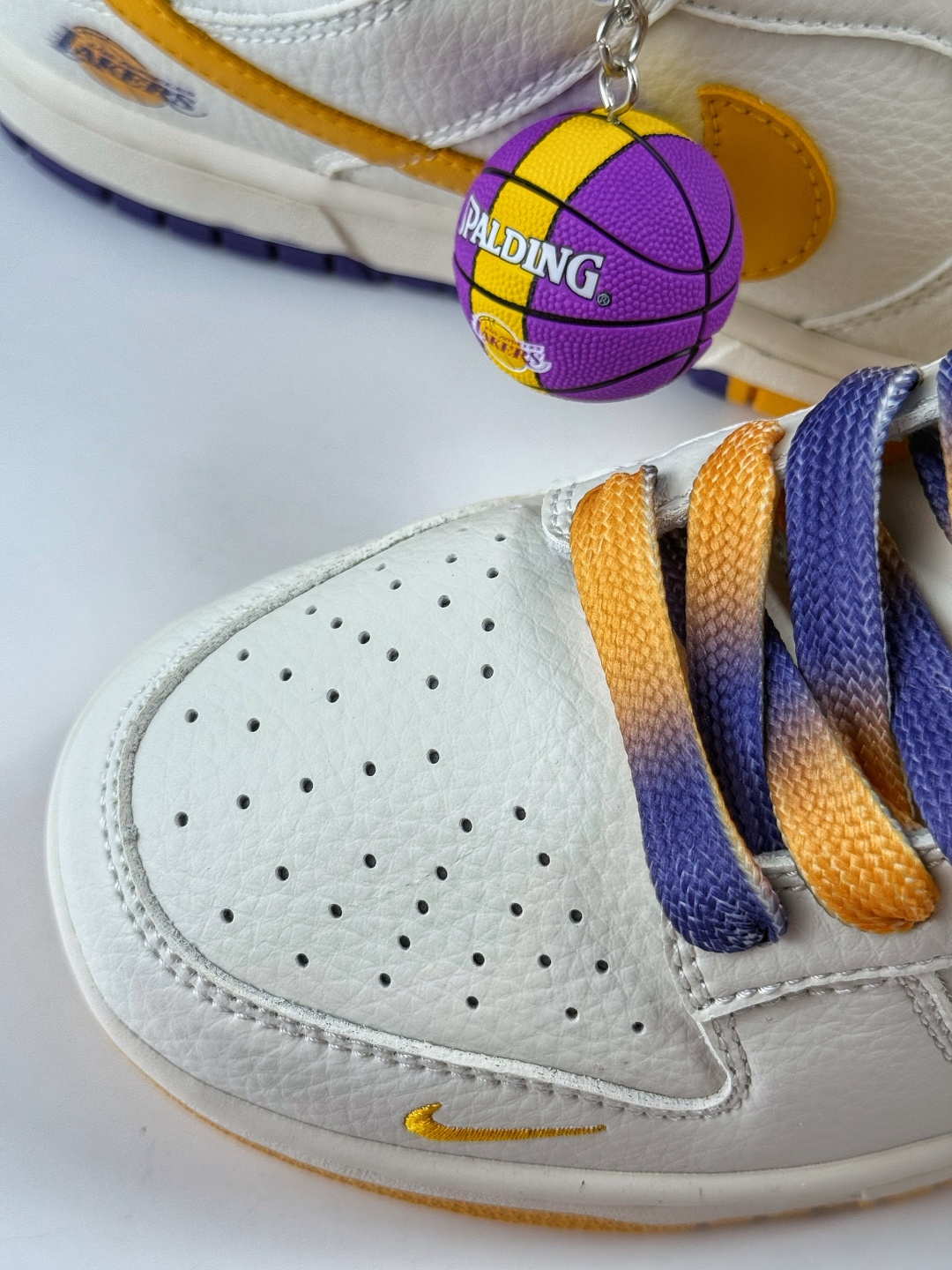 Nike SB Dunk Low x LAKERS 白黄小勾 CS1688-107