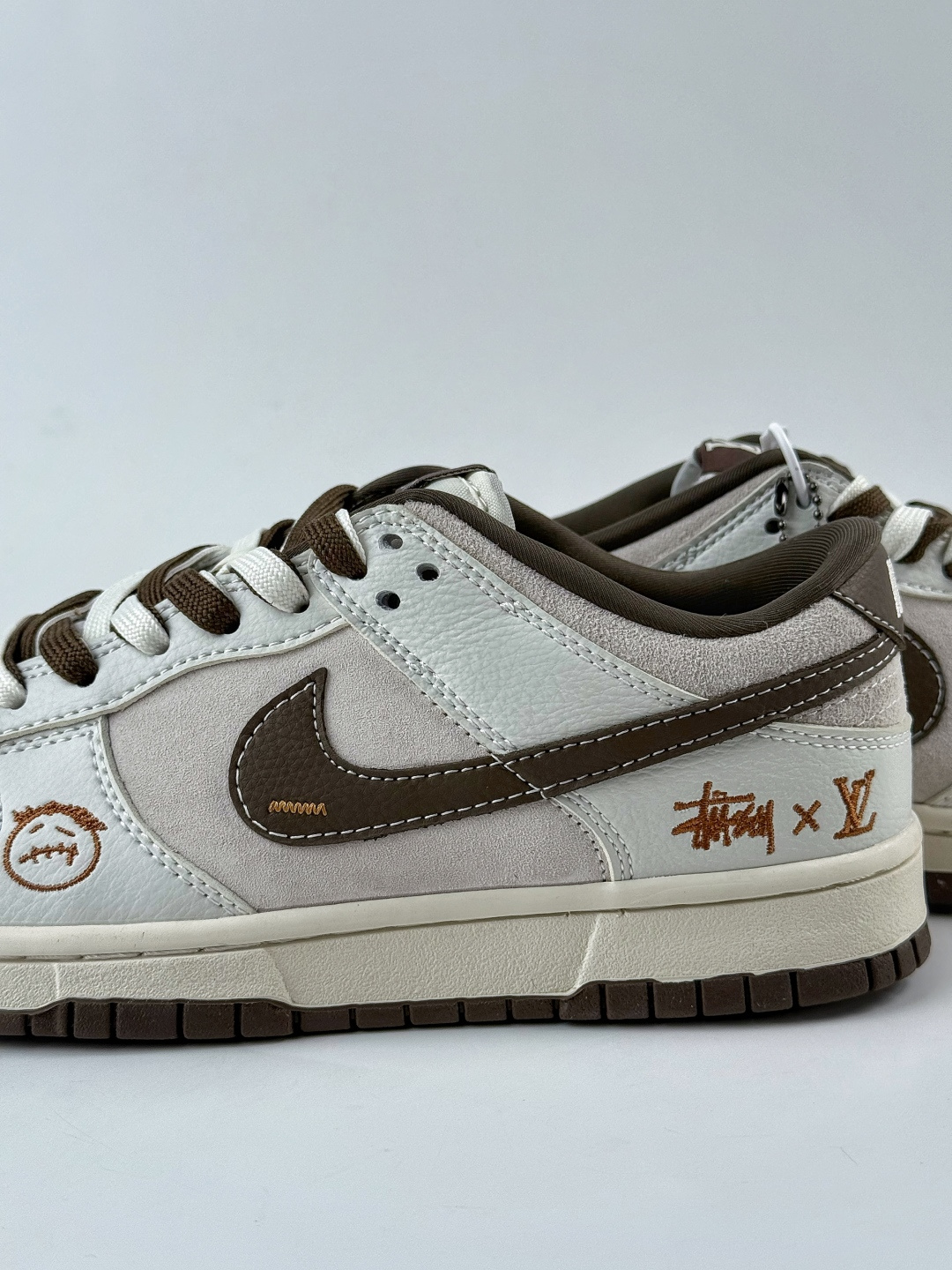 Nike SB Dunk Low x Stussy x Louis Vuitton 灰棕小勾 SG6688-003