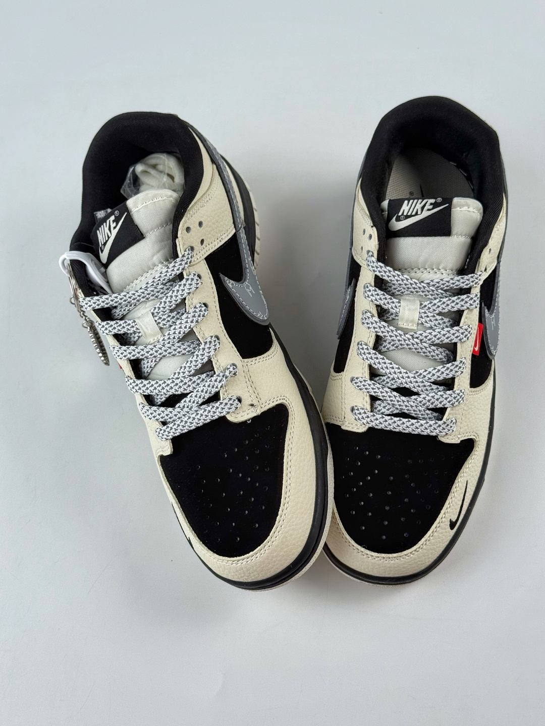 Nike SB Dunk Low x NIKE 白黑小勾满天星 DN3168-004