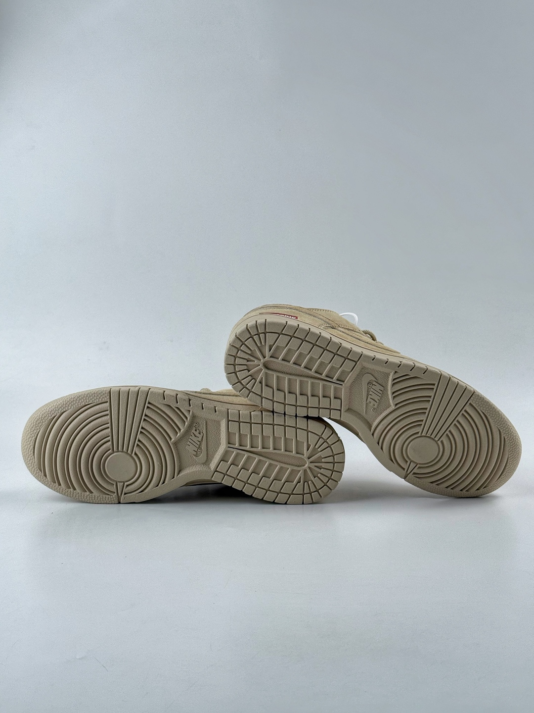 Nike SB Dunk Low x Superme 棕灰 SD8888-002