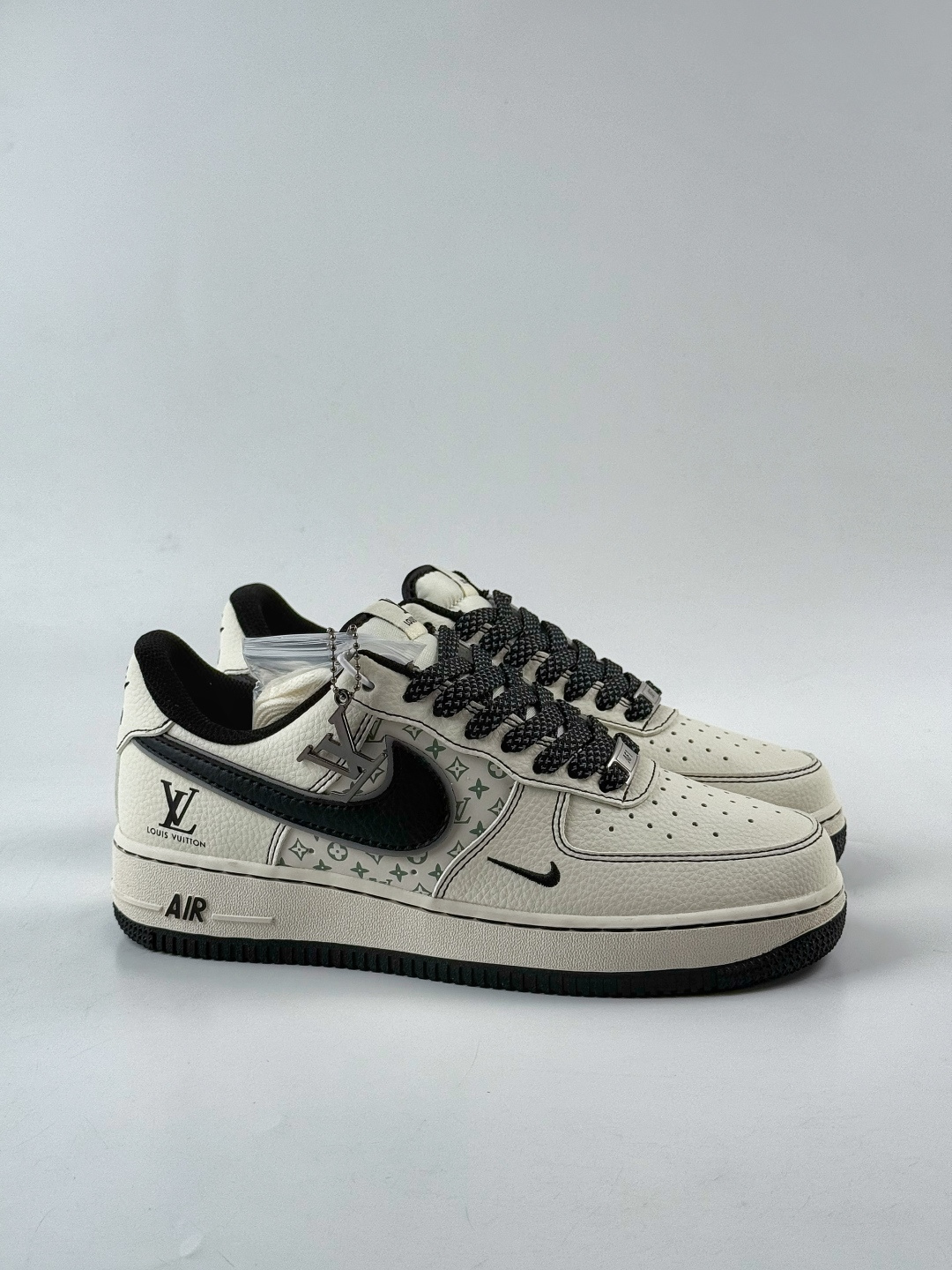 Nike Air Force 1 Low 07 x Louis Vuitton 白黑小勾满天星 HH7518-080