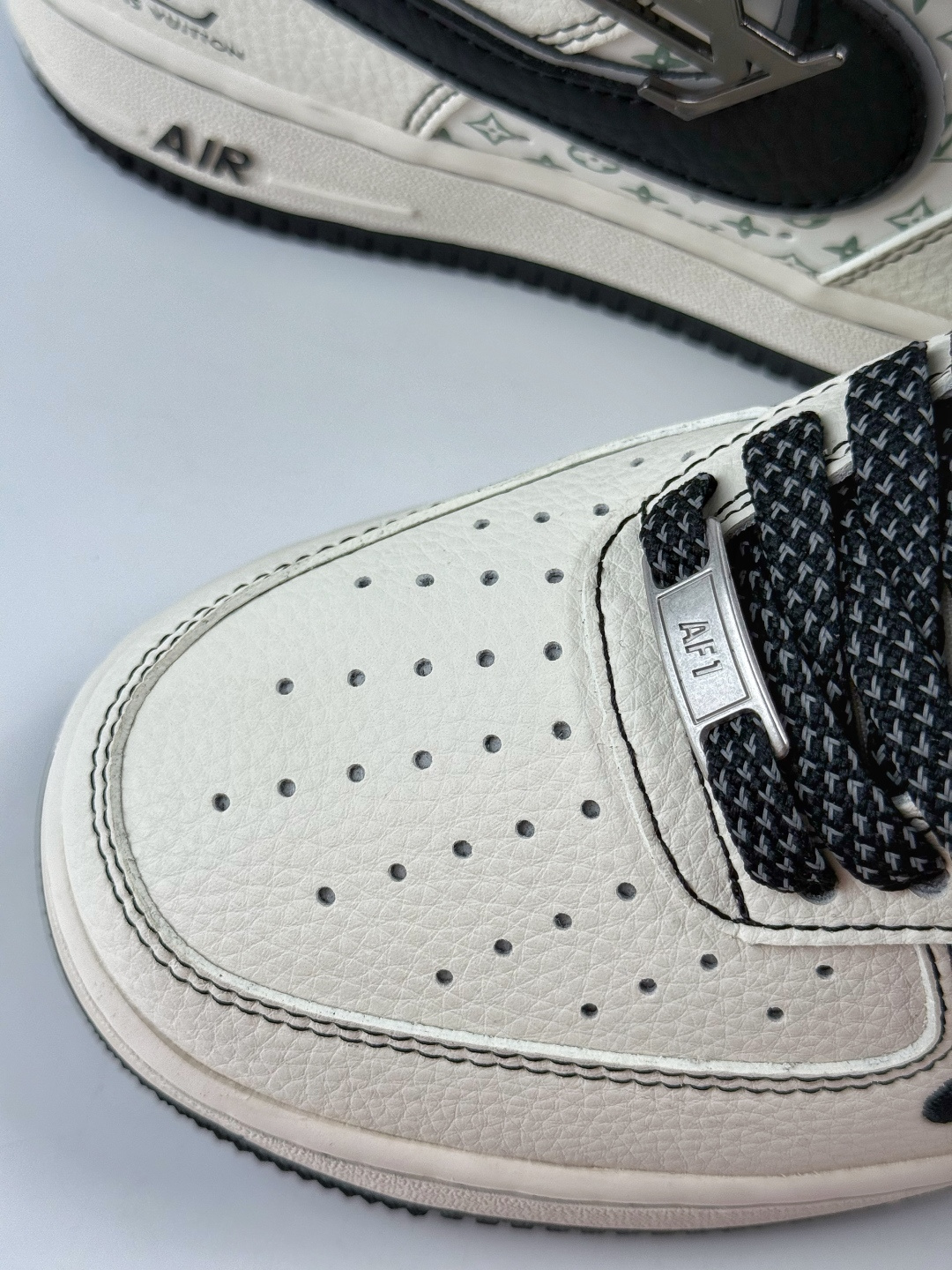 Nike Air Force 1 Low 07 x Louis Vuitton 白黑小勾满天星 HH7518-080