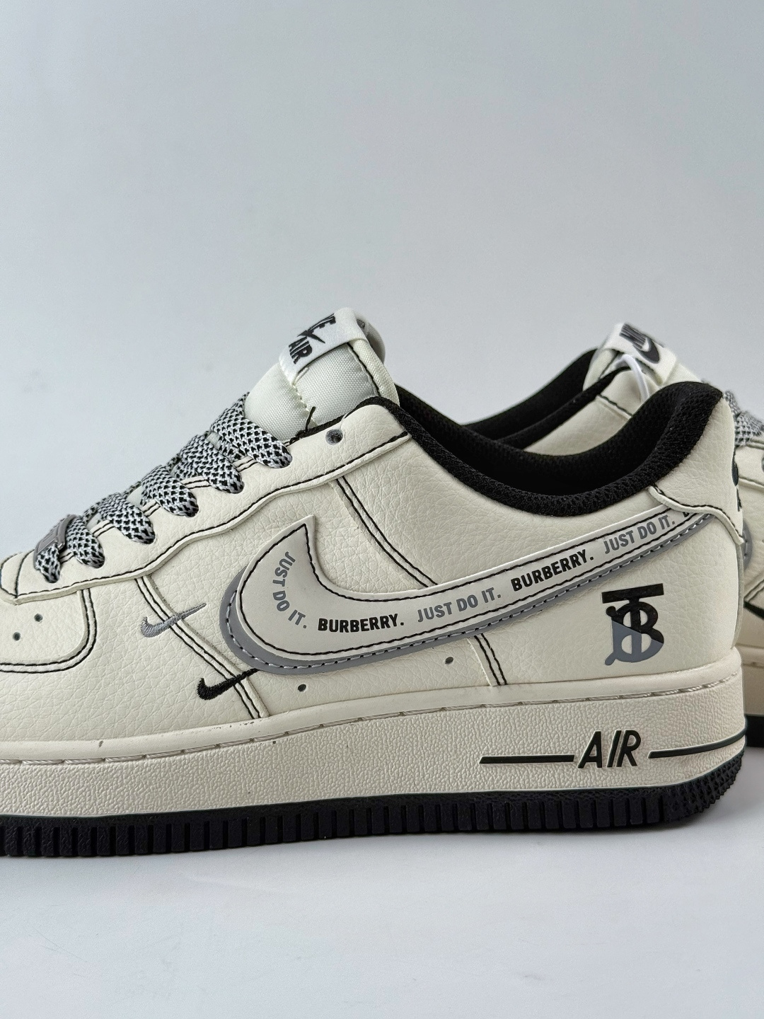 Nike Air Force 1 Low 07 x BURBERRY 白灰双小勾双勾满天星 JP8028-062