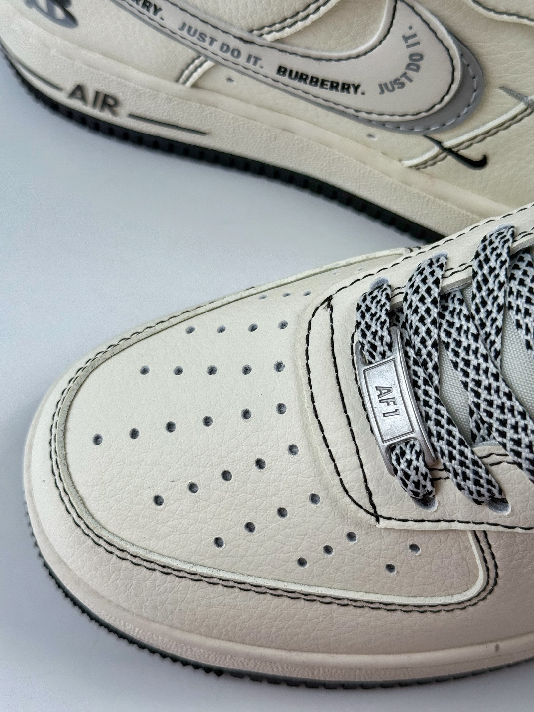 Nike Air Force 1 Low 07 x BURBERRY 白灰双小勾双勾满天星 JP8028-062