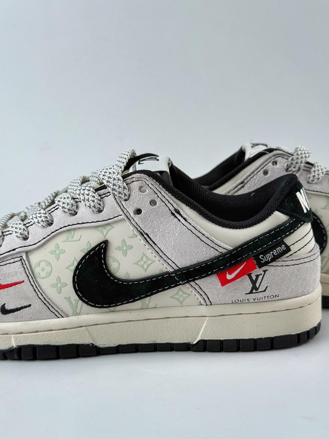 Nike SB Dunk Low x Louis Vuitton 灰白双小勾满天星 CX5050-Y11