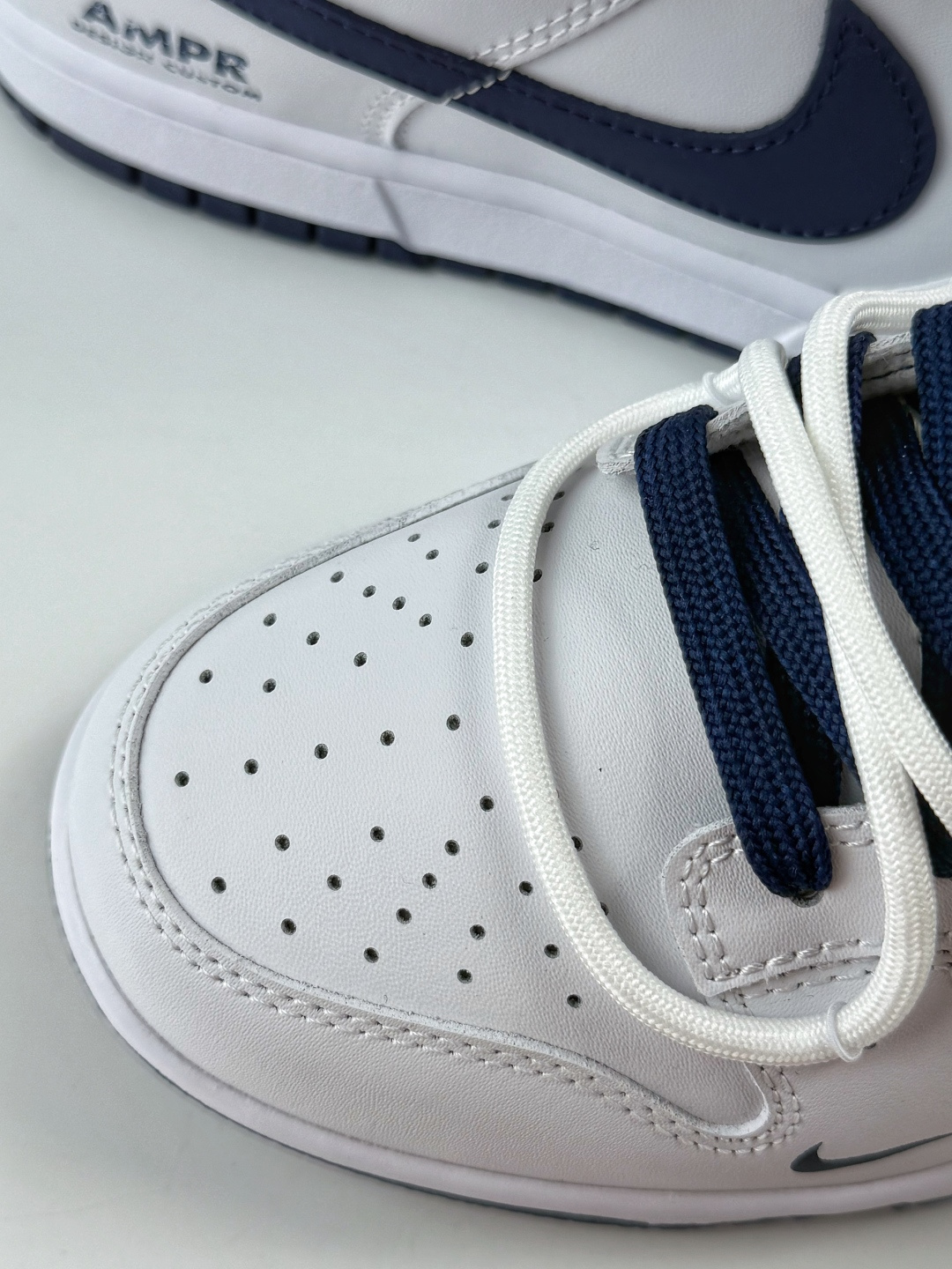 Nike SB Dunk Low 白蓝小勾绑带 WB0620-118