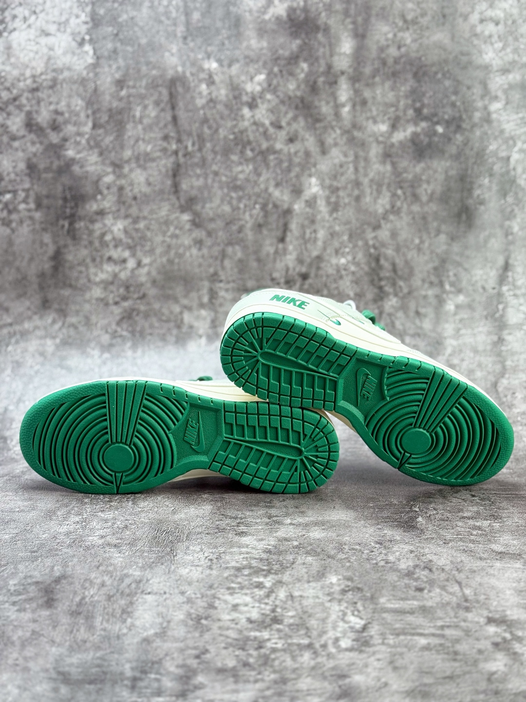 Nike SB Dunk Low 灰白绿三小勾 JP1628-063