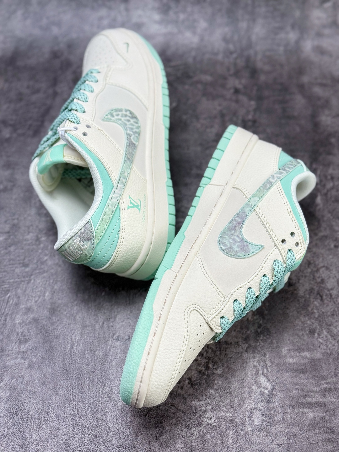Nike SB Dunk Low x Louis Vuitton 白绿小勾满天星 XS6089-628