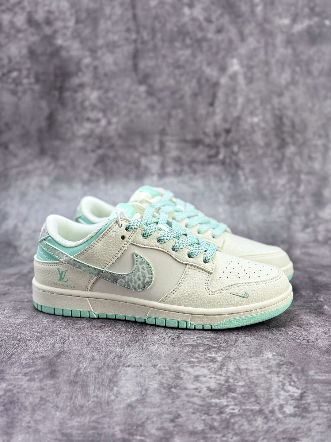 Nike SB Dunk Low x Louis Vuitton 白绿小勾满天星 XS6089-628
