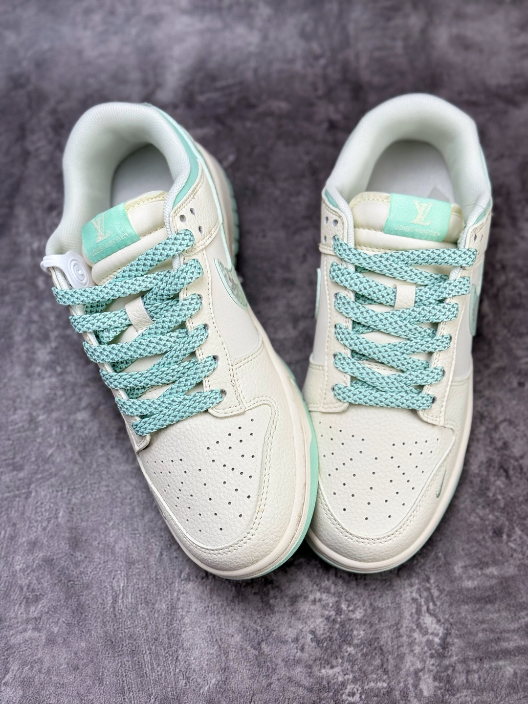 Nike SB Dunk Low x Louis Vuitton 白绿小勾满天星 XS6089-628