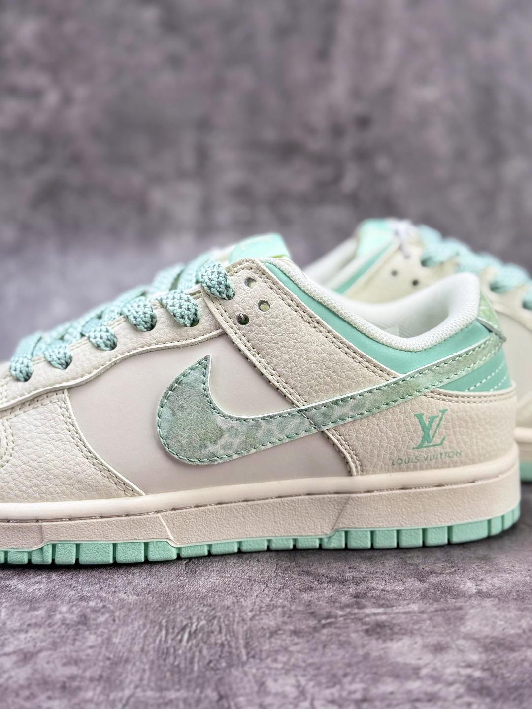 Nike SB Dunk Low x Louis Vuitton 白绿小勾满天星 XS6089-628