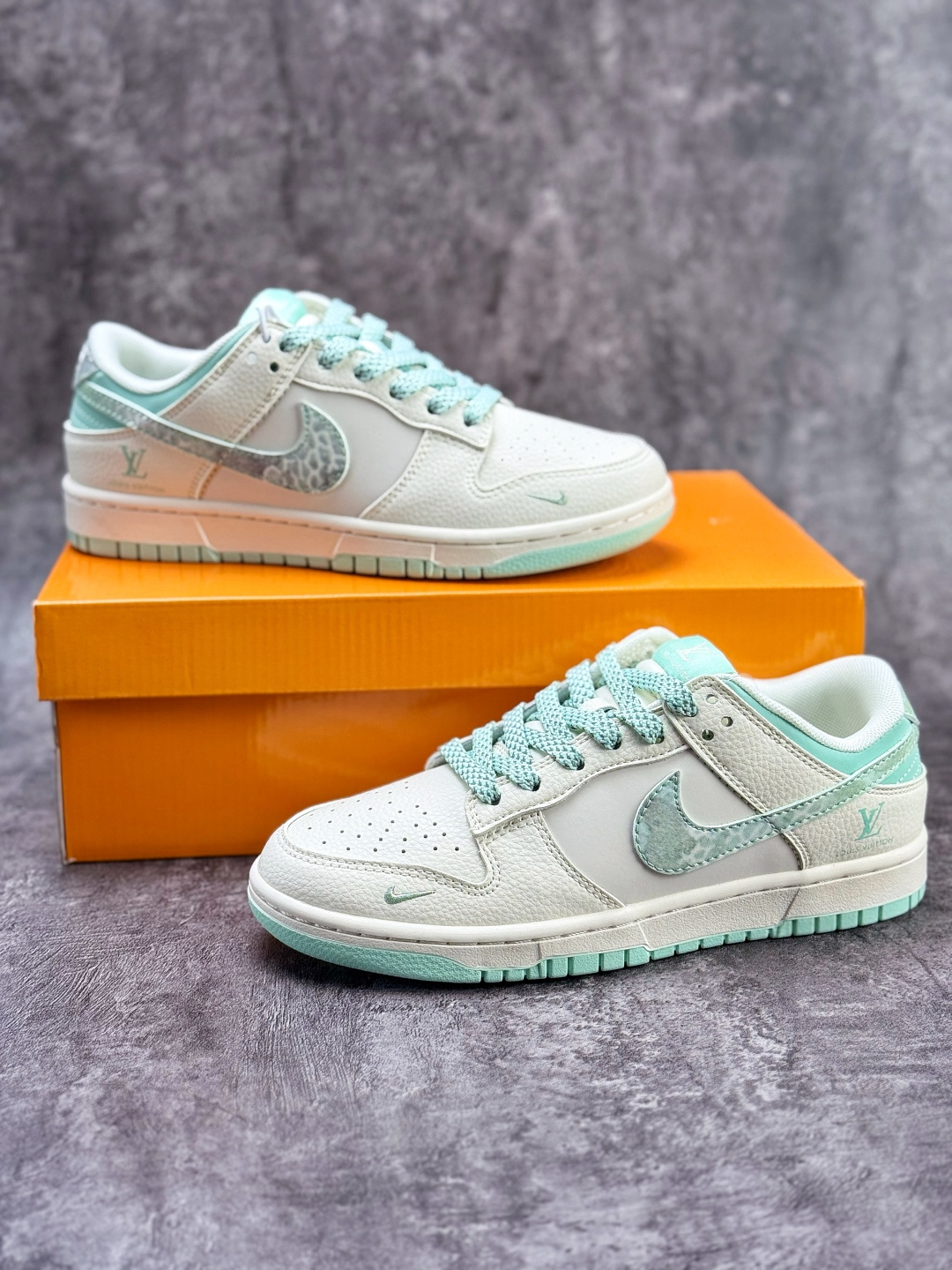 Nike SB Dunk Low x Louis Vuitton 白绿小勾满天星 XS6089-628