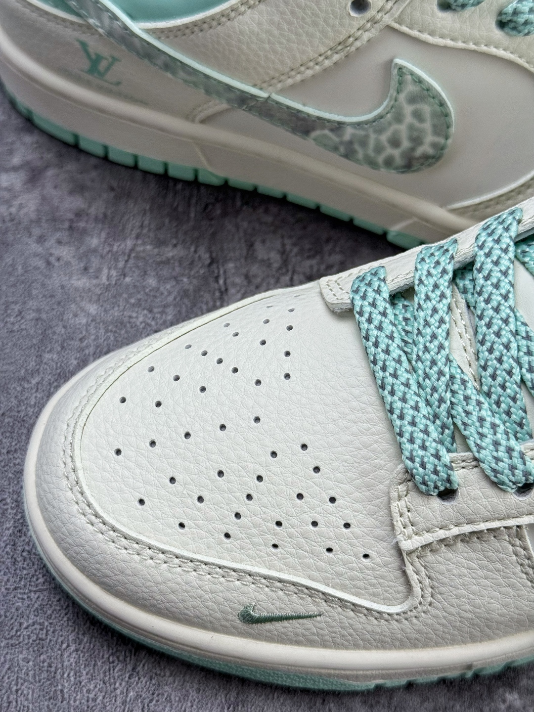 Nike SB Dunk Low x Louis Vuitton 白绿小勾满天星 XS6089-628