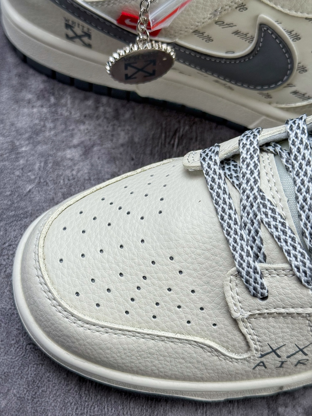 Nike SB Dunk Low x OFF-WHITE 白灰满天星 SD8888-005