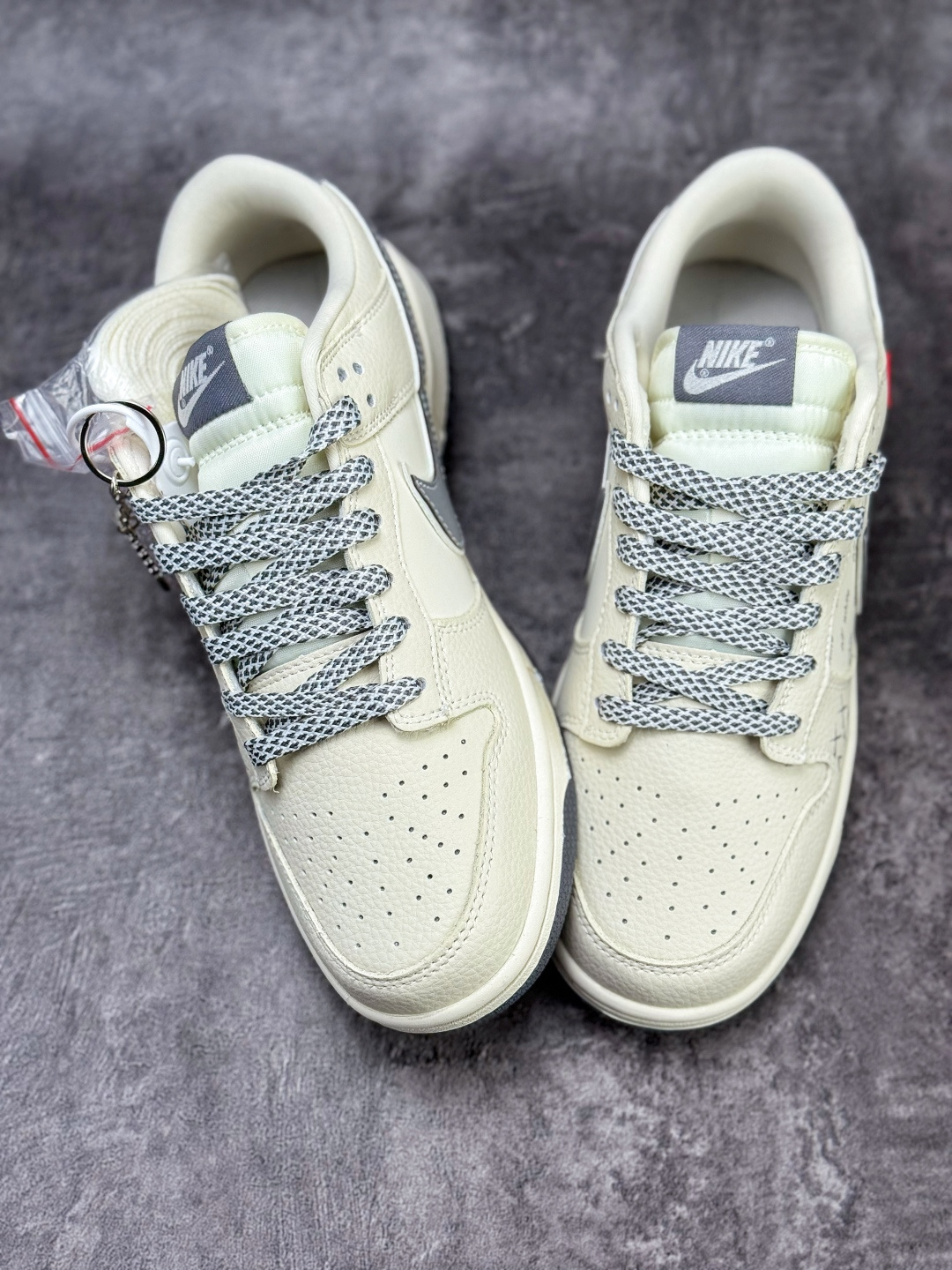 Nike SB Dunk Low x OFF-WHITE 白灰满天星 SD8888-005