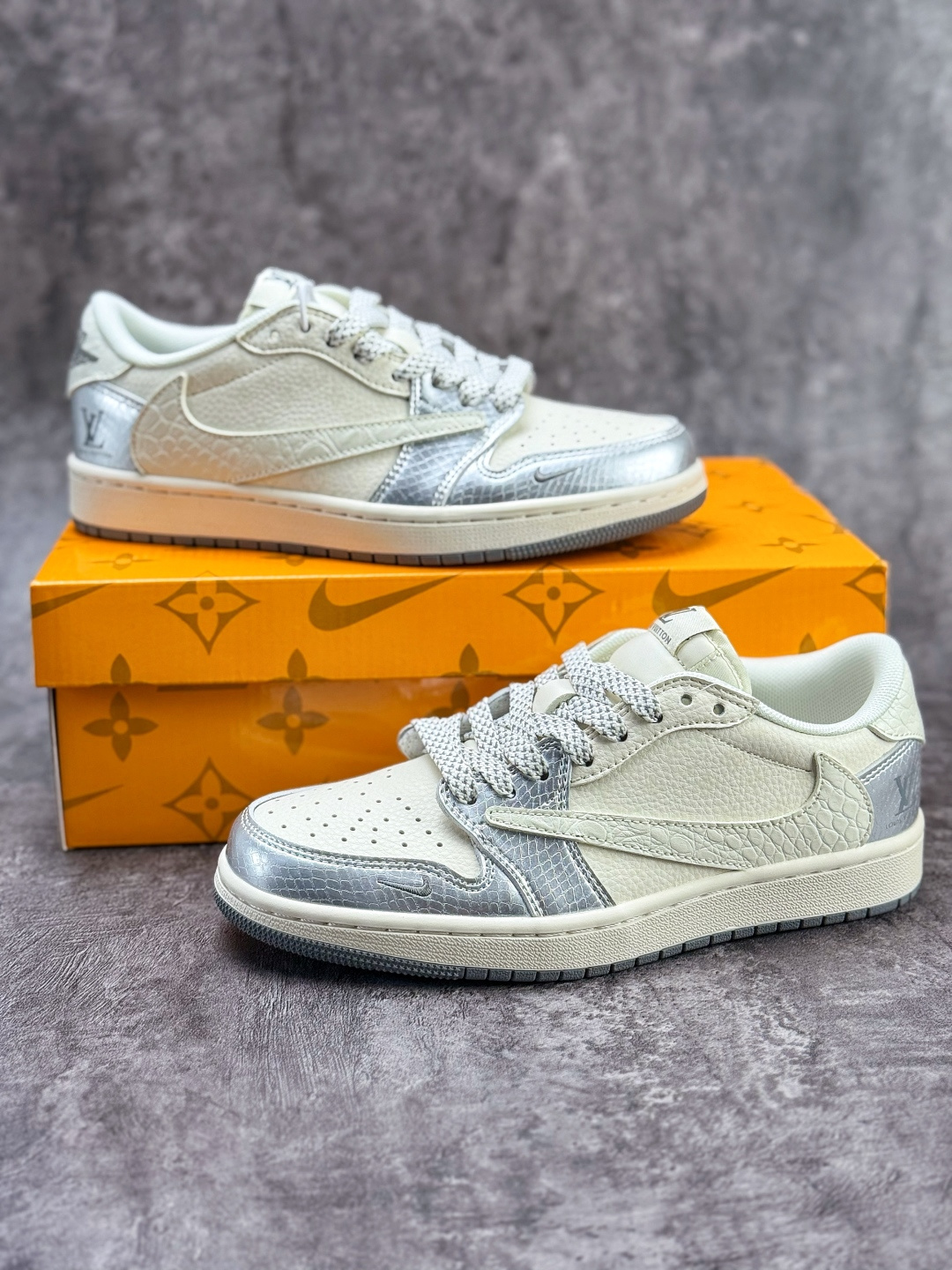 Travis Scott x Nike Air Jordan 1 Low x Louis Vuitton Air Jordan 1 Low 反转银白小勾满天星倒钩 XS7089-614