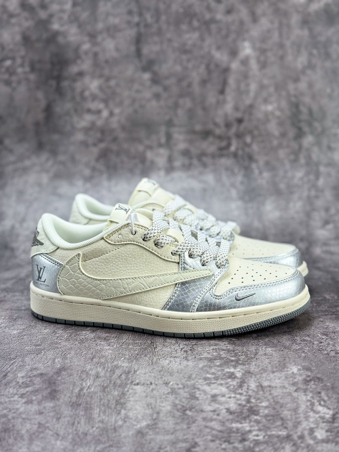 Travis Scott x Nike Air Jordan 1 Low x Louis Vuitton Air Jordan 1 Low 反转银白小勾满天星倒钩 XS7089-614