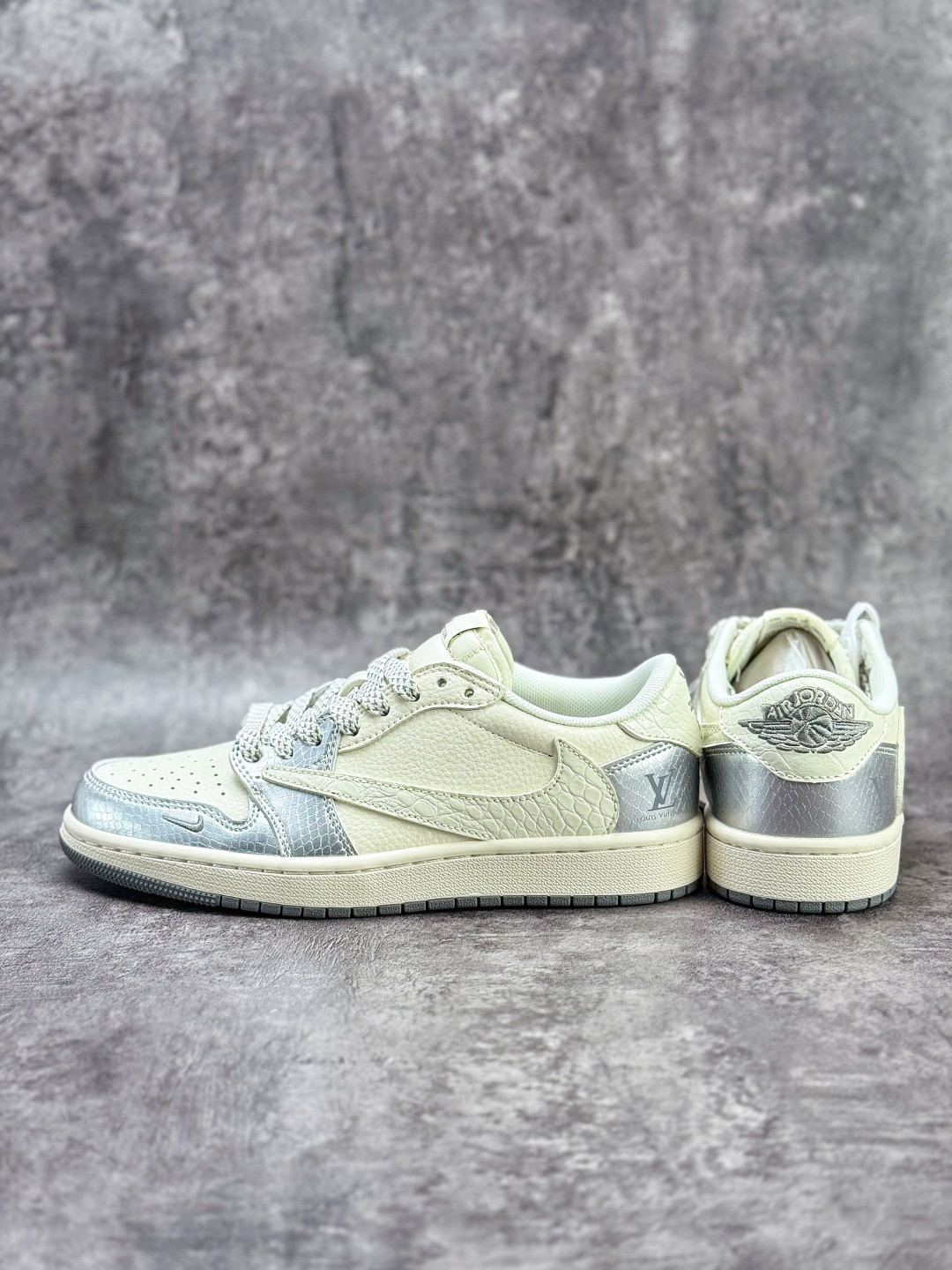 Travis Scott x Nike Air Jordan 1 Low x Louis Vuitton Air Jordan 1 Low 反转银白小勾满天星倒钩 XS7089-614