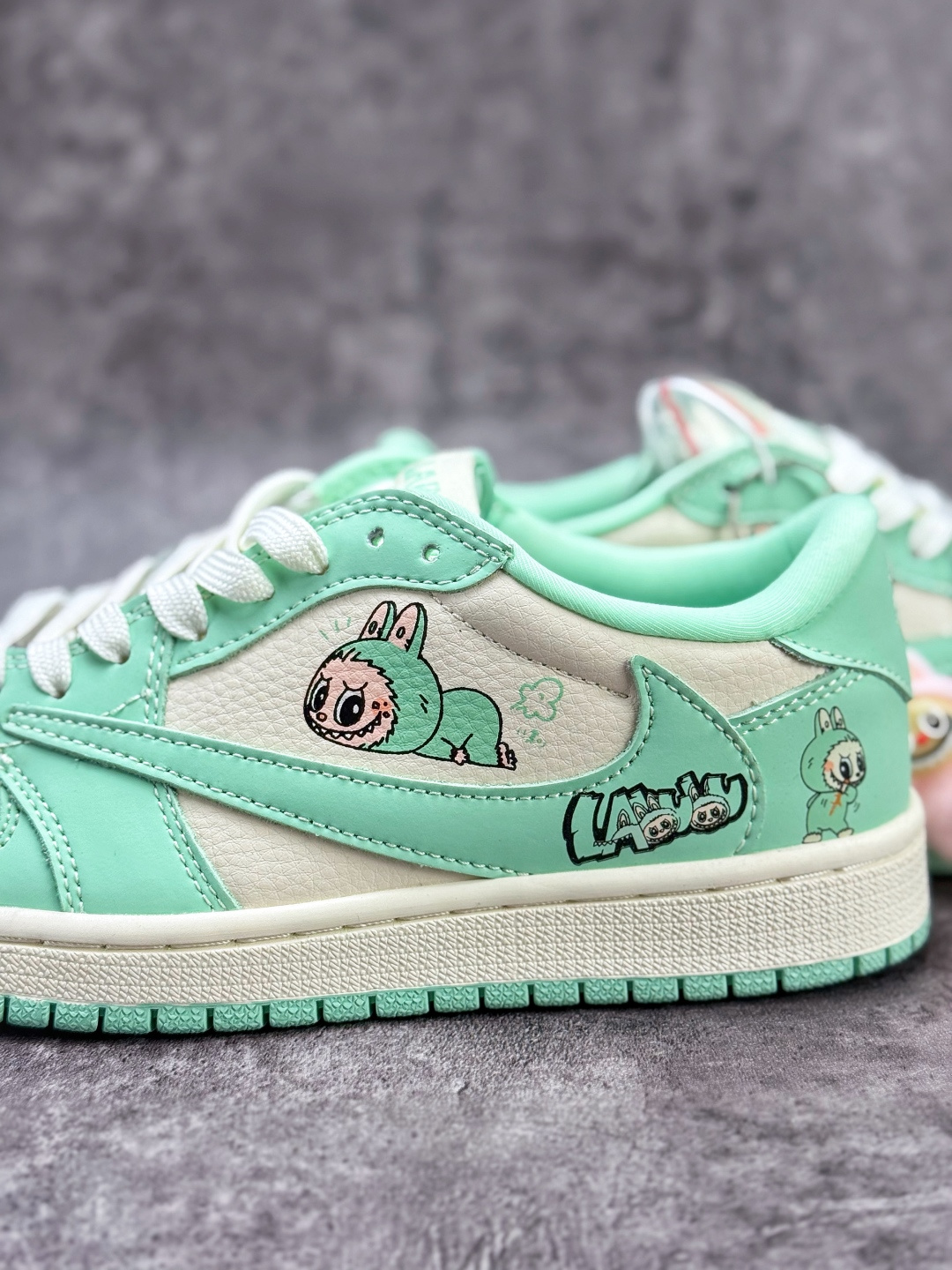 Travis Scott x Nike Air Jordan 1 Low x LABUBU Air Jordan 1 Low 反转绿白倒钩 纯原版本 DD7866-115
