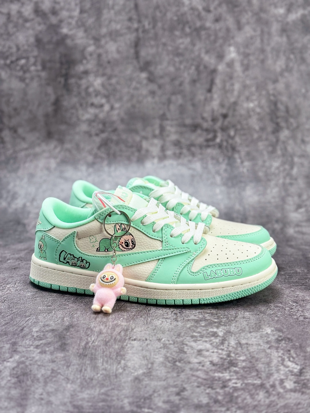 Travis Scott x Nike Air Jordan 1 Low x LABUBU Air Jordan 1 Low 反转绿白倒钩 纯原版本 DD7866-115
