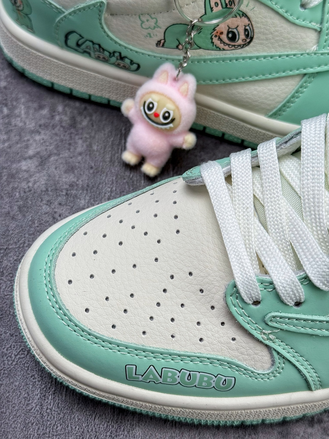 Travis Scott x Nike Air Jordan 1 Low x LABUBU Air Jordan 1 Low 反转绿白倒钩 纯原版本 DD7866-115