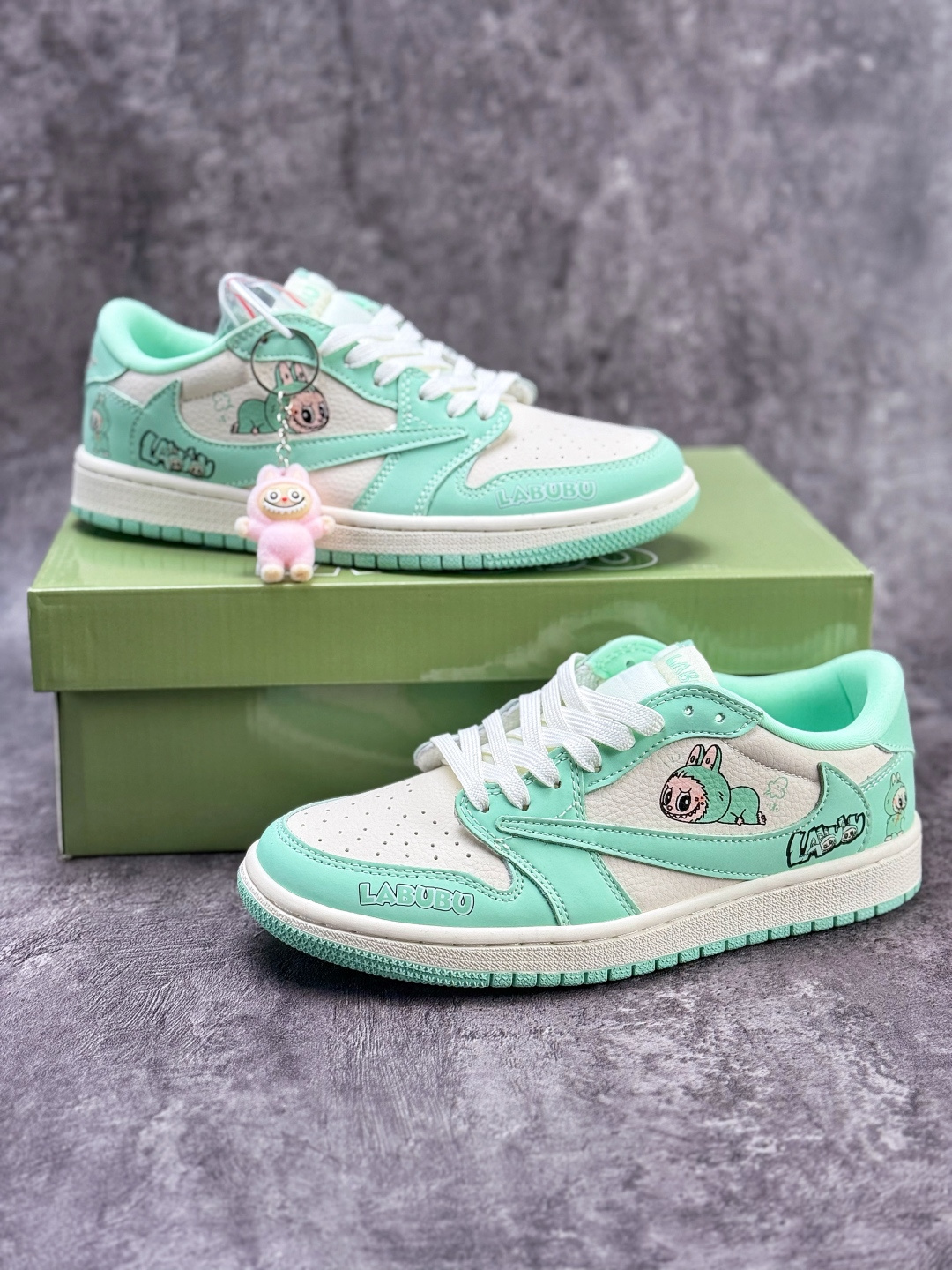 Travis Scott x Nike Air Jordan 1 Low x LABUBU Air Jordan 1 Low 反转绿白倒钩 纯原版本 DD7866-115