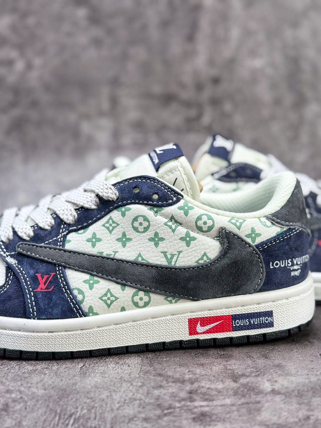 Travis Scott x Nike Air Jordan 1 Low x Louis Vuitton Air Jordan 1 Low 反转蓝白灰满天星倒钩 DZ5899-034