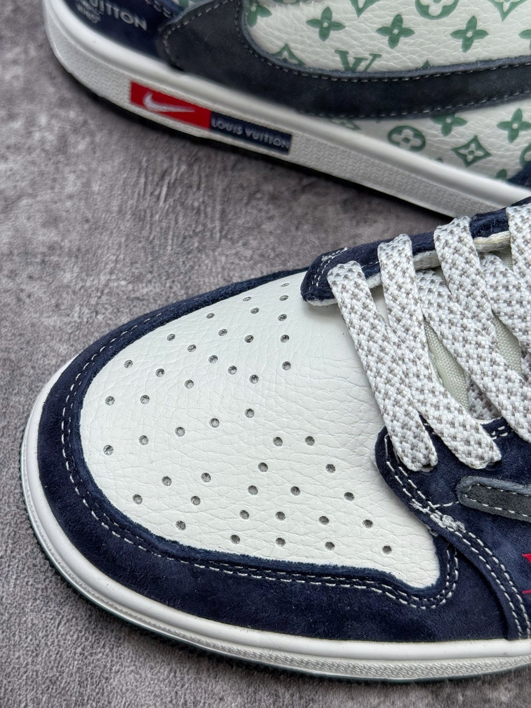 Travis Scott x Nike Air Jordan 1 Low x Louis Vuitton Air Jordan 1 Low 反转蓝白灰满天星倒钩 DZ5899-034