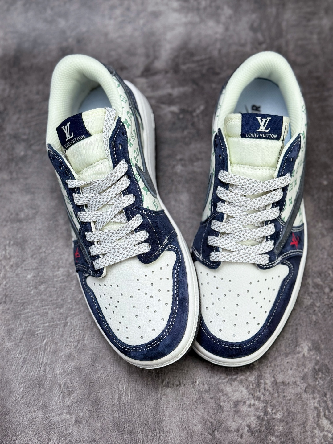 Travis Scott x Nike Air Jordan 1 Low x Louis Vuitton Air Jordan 1 Low 反转蓝白灰满天星倒钩 DZ5899-034