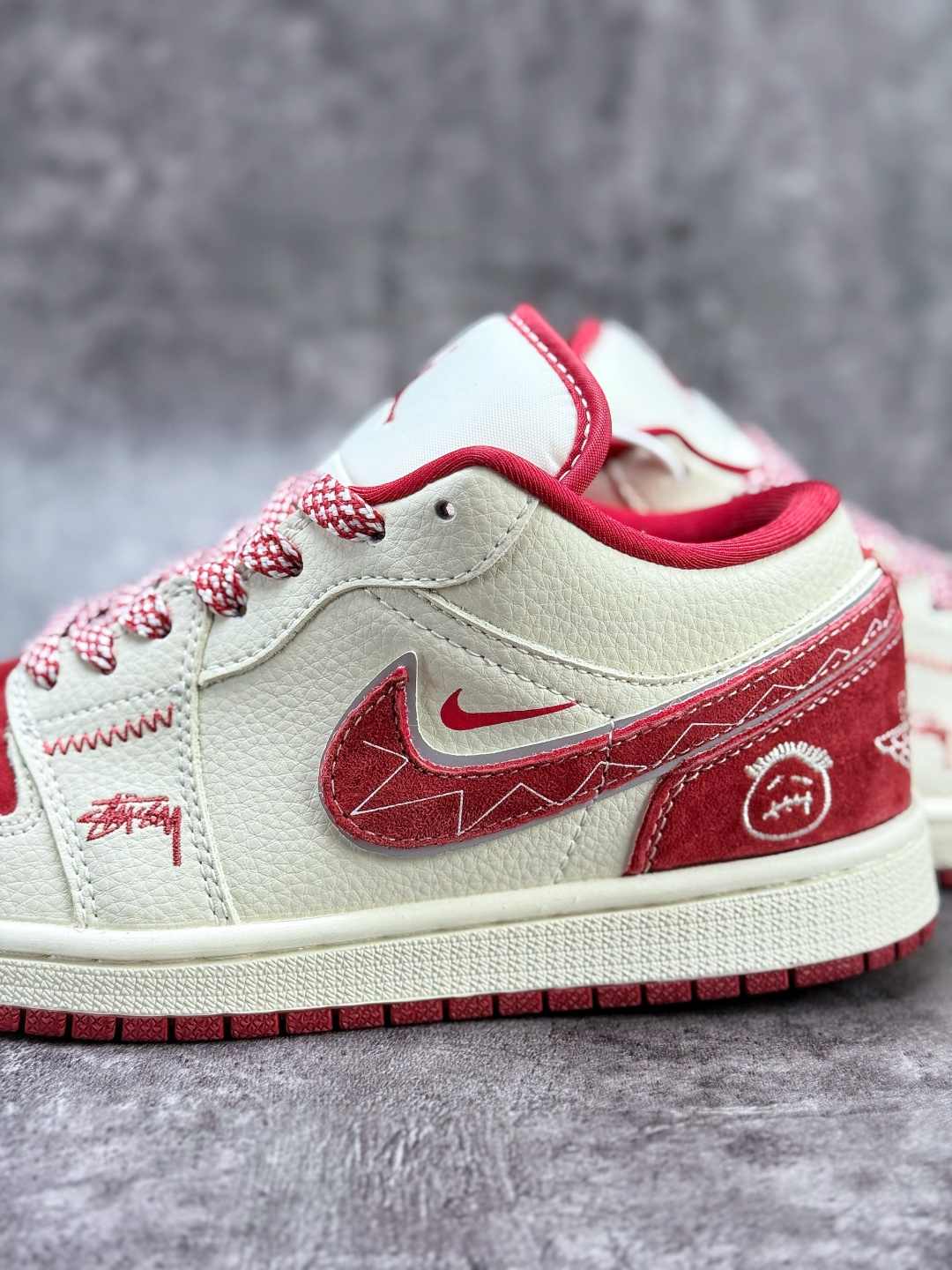 230 Nike Jordan Air Jordan 1 x Stussy 白红双小勾满天星 LR8888-016