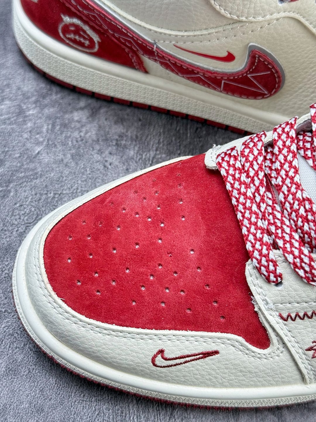 230 Nike Jordan Air Jordan 1 x Stussy 白红双小勾满天星 LR8888-016