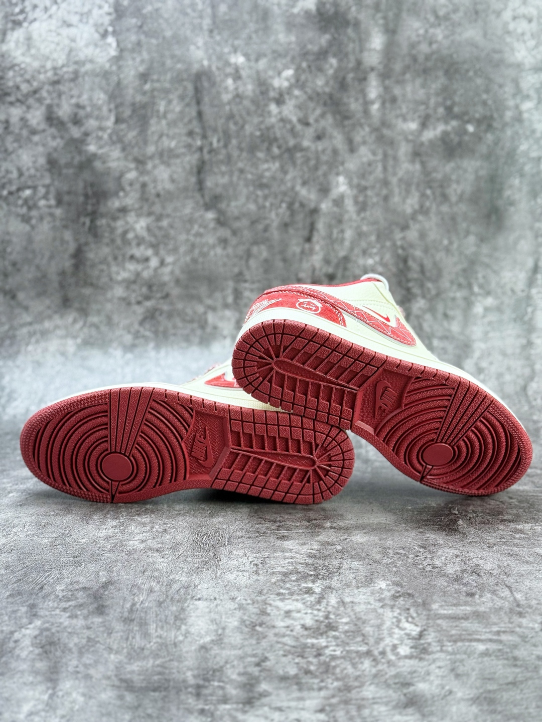 230 Nike Jordan Air Jordan 1 x Stussy 白红双小勾满天星 LR8888-016