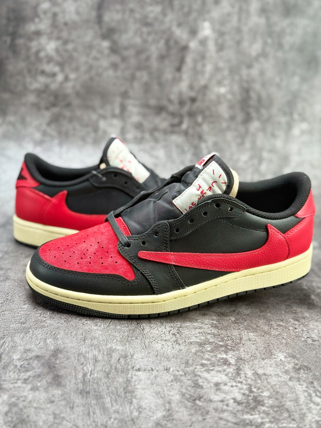 210 Travis Scott x Nike Air Jordan 1 Low Air Jordan 1 Low 黑红倒钩 纯原版本 DZ4137-700