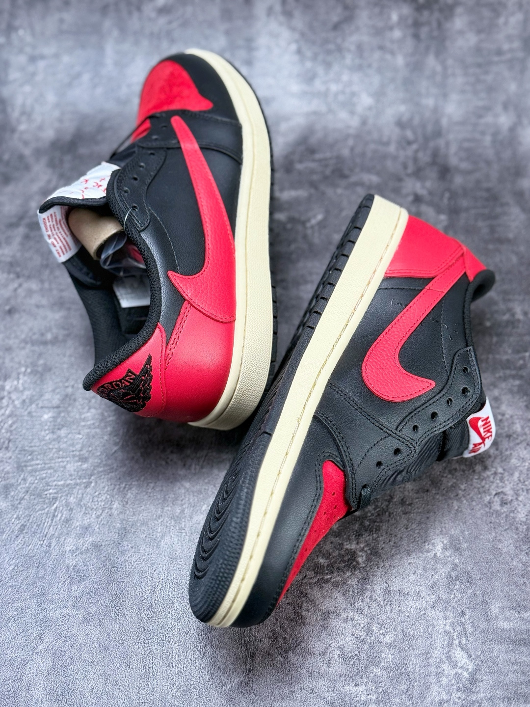 210 Travis Scott x Nike Air Jordan 1 Low Air Jordan 1 Low 黑红倒钩 纯原版本 DZ4137-700