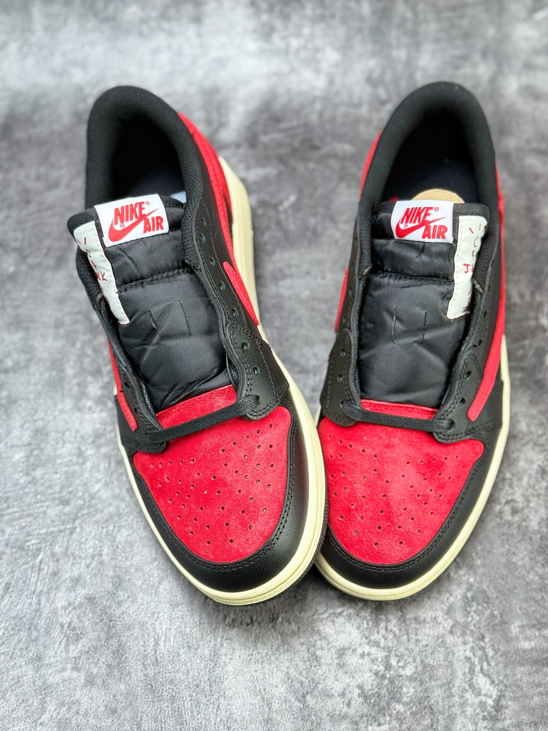 210 Travis Scott x Nike Air Jordan 1 Low Air Jordan 1 Low 黑红倒钩 纯原版本 DZ4137-700