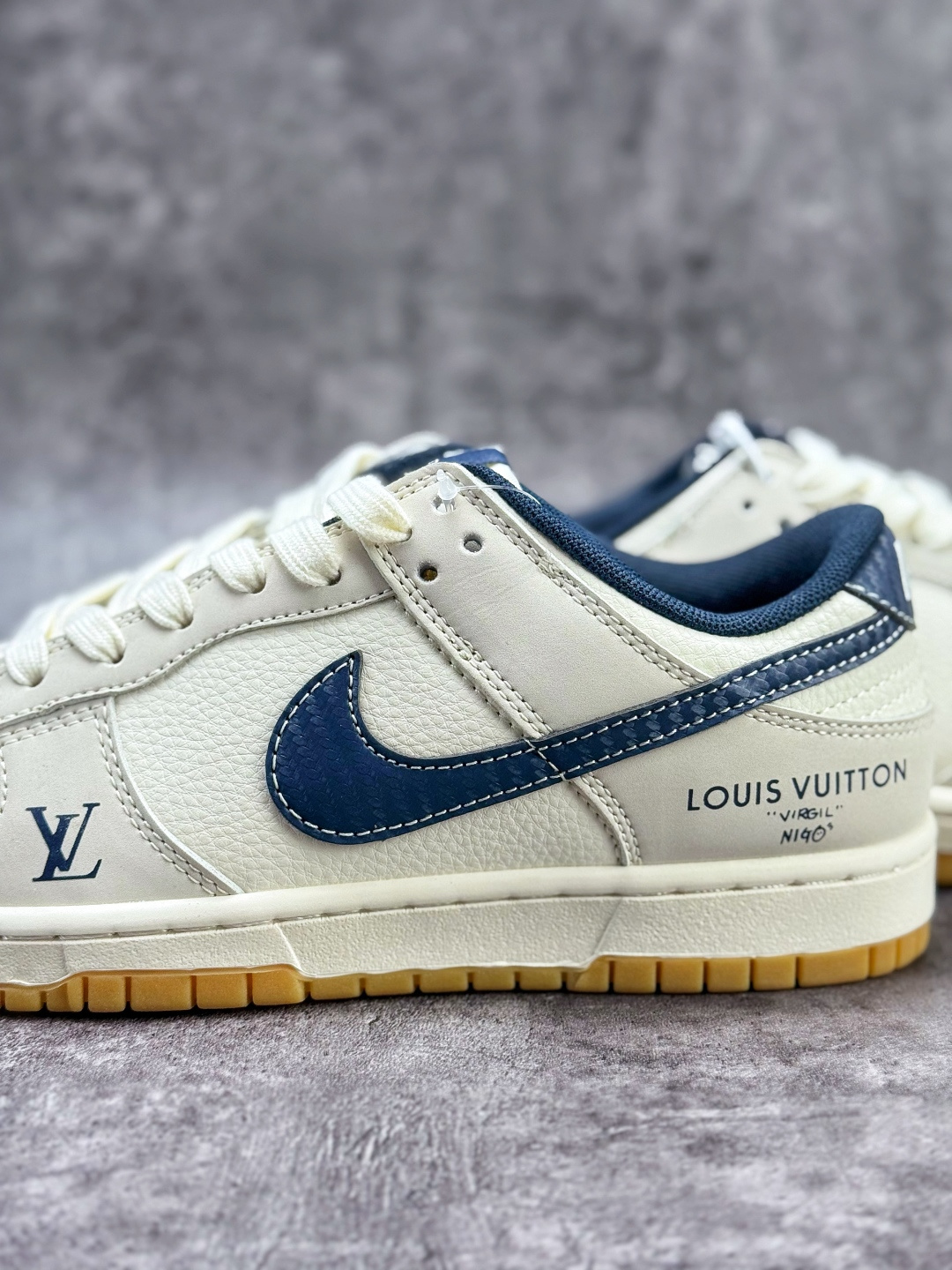 Nike SB Dunk Low x Louis Vuitton 米蓝 JP1628-002