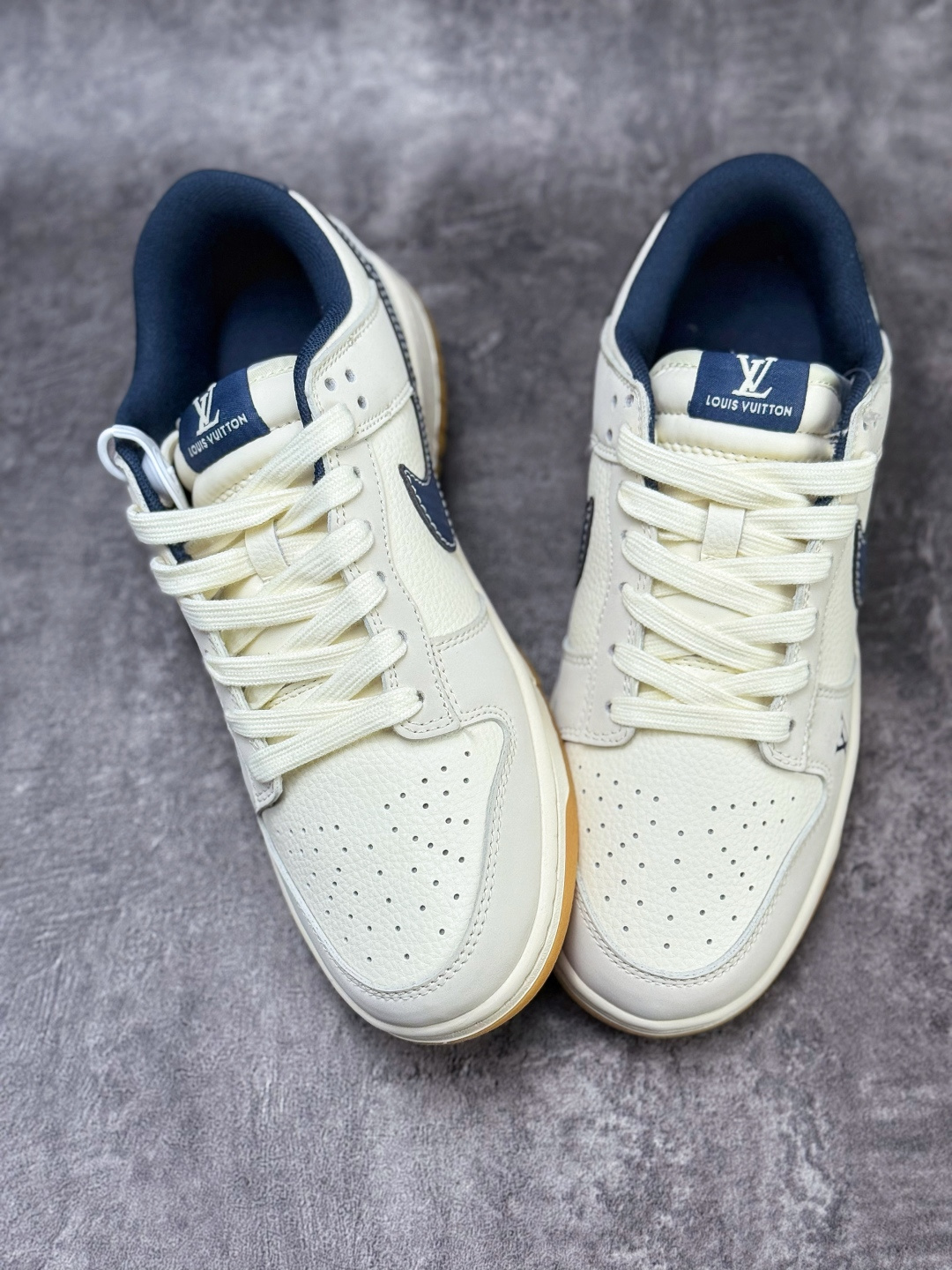 Nike SB Dunk Low x Louis Vuitton 米蓝 JP1628-002