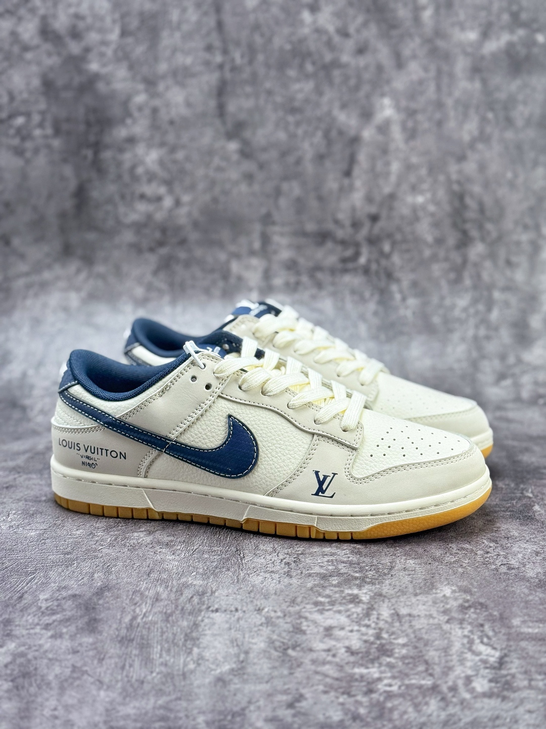 Nike SB Dunk Low x Louis Vuitton 米蓝 JP1628-002