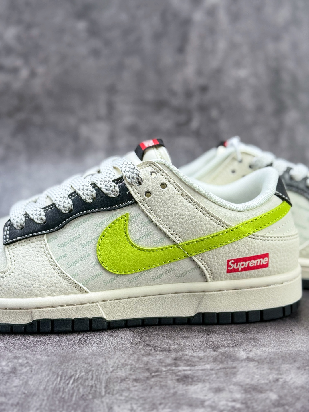 Nike SB Dunk Low x Supreme 白绿小勾满天星 XS6089-625