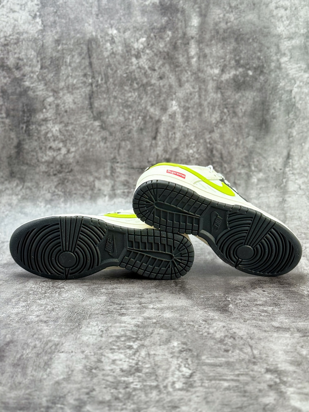 Nike SB Dunk Low x Supreme 白绿小勾满天星 XS6089-625