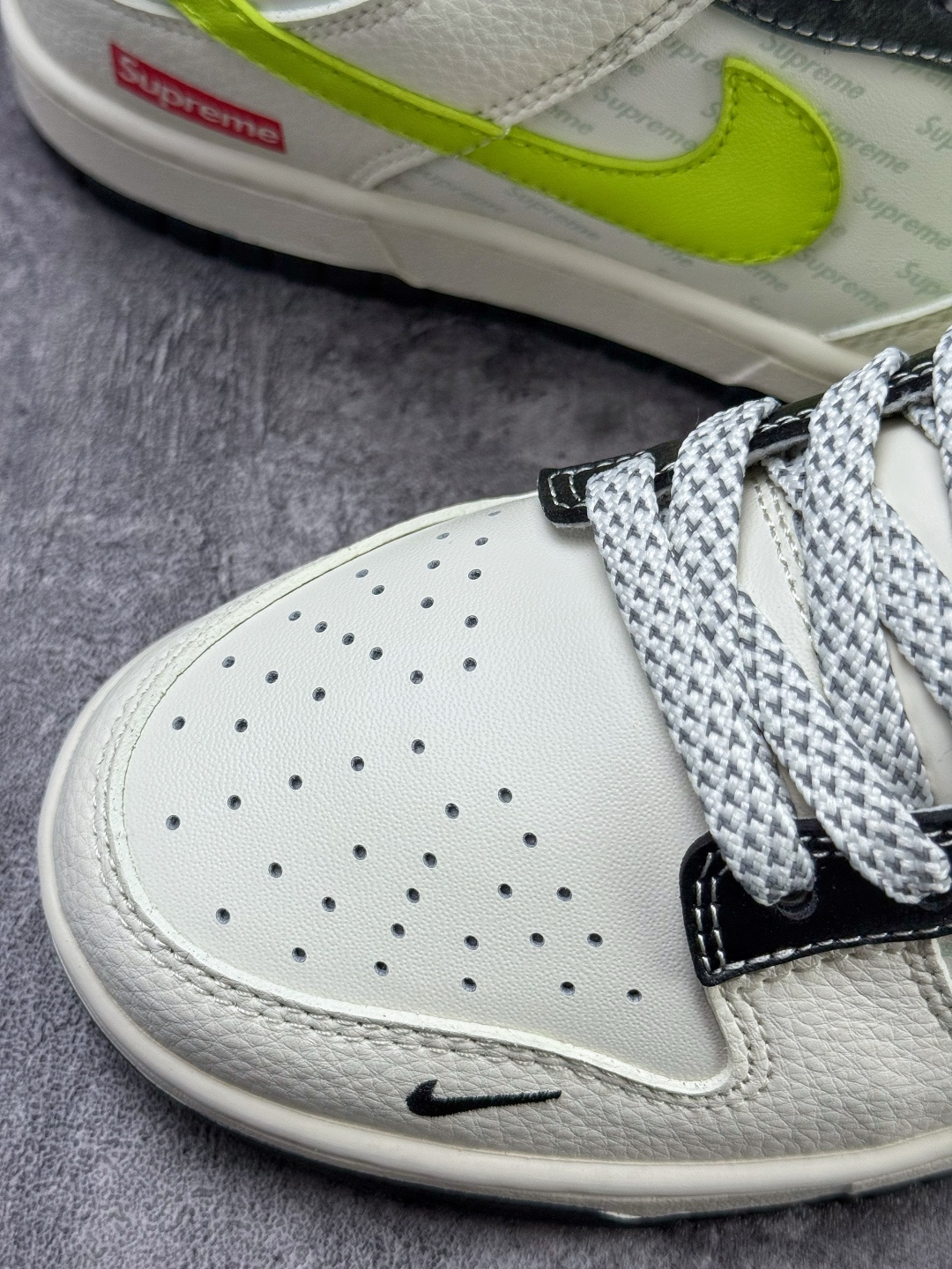 Nike SB Dunk Low x Supreme 白绿小勾满天星 XS6089-625