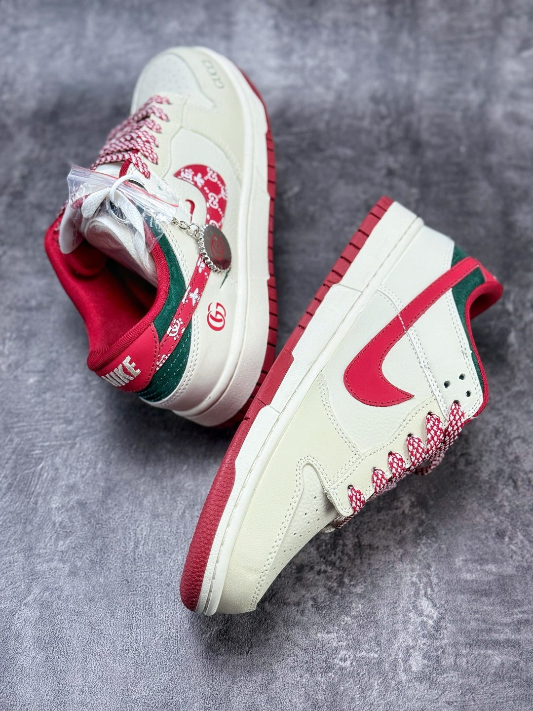 Nike SB Dunk Low x GUCCI 白红双小勾满天星 SR8888-013