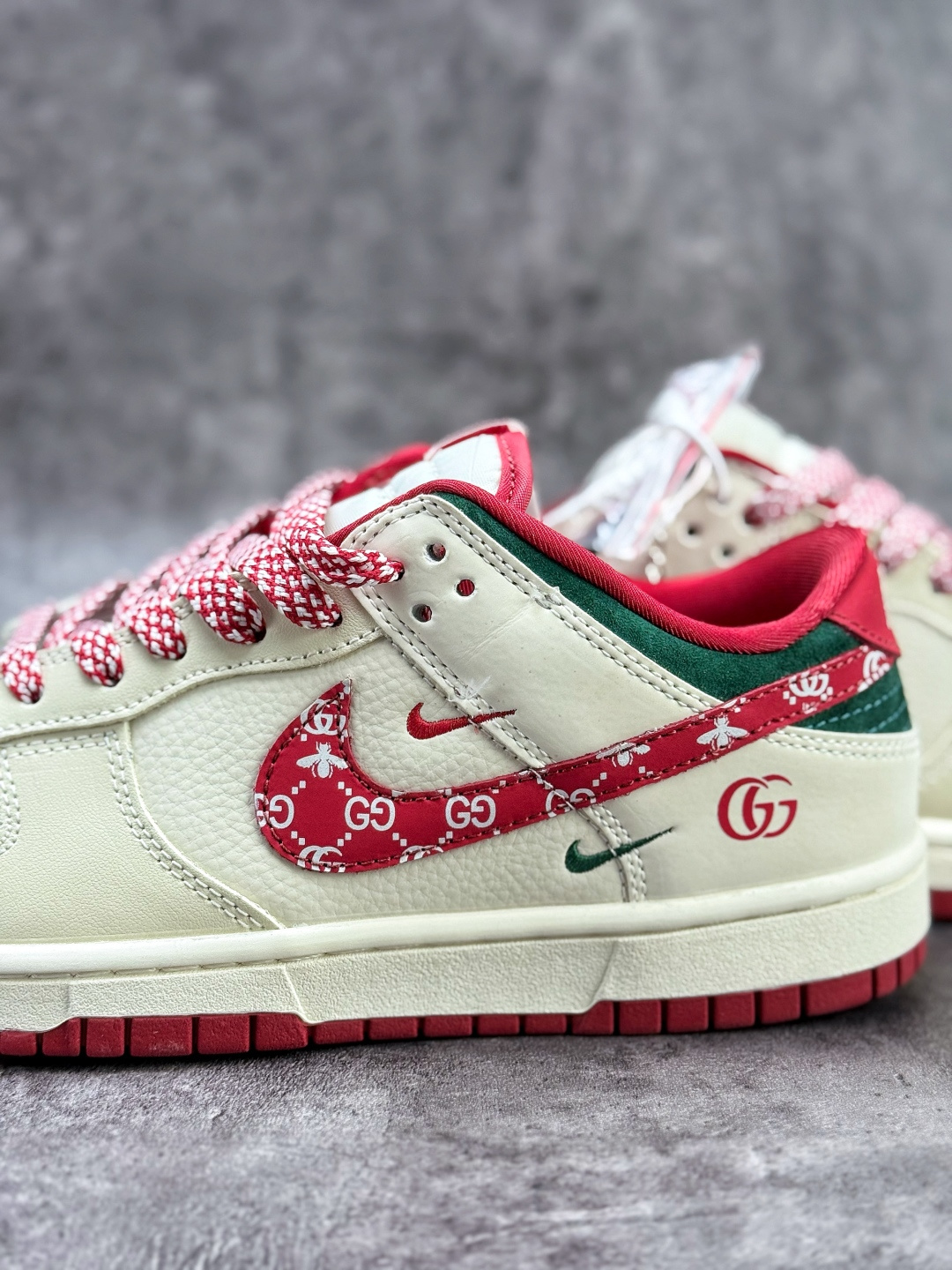 Nike SB Dunk Low x GUCCI 白红双小勾满天星 SR8888-013