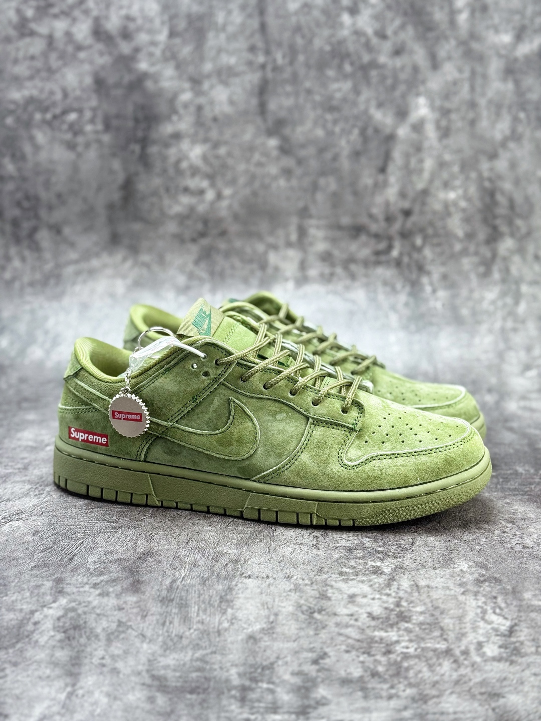 Nike SB Dunk Low x Superme 绒面绿 SD8888-003