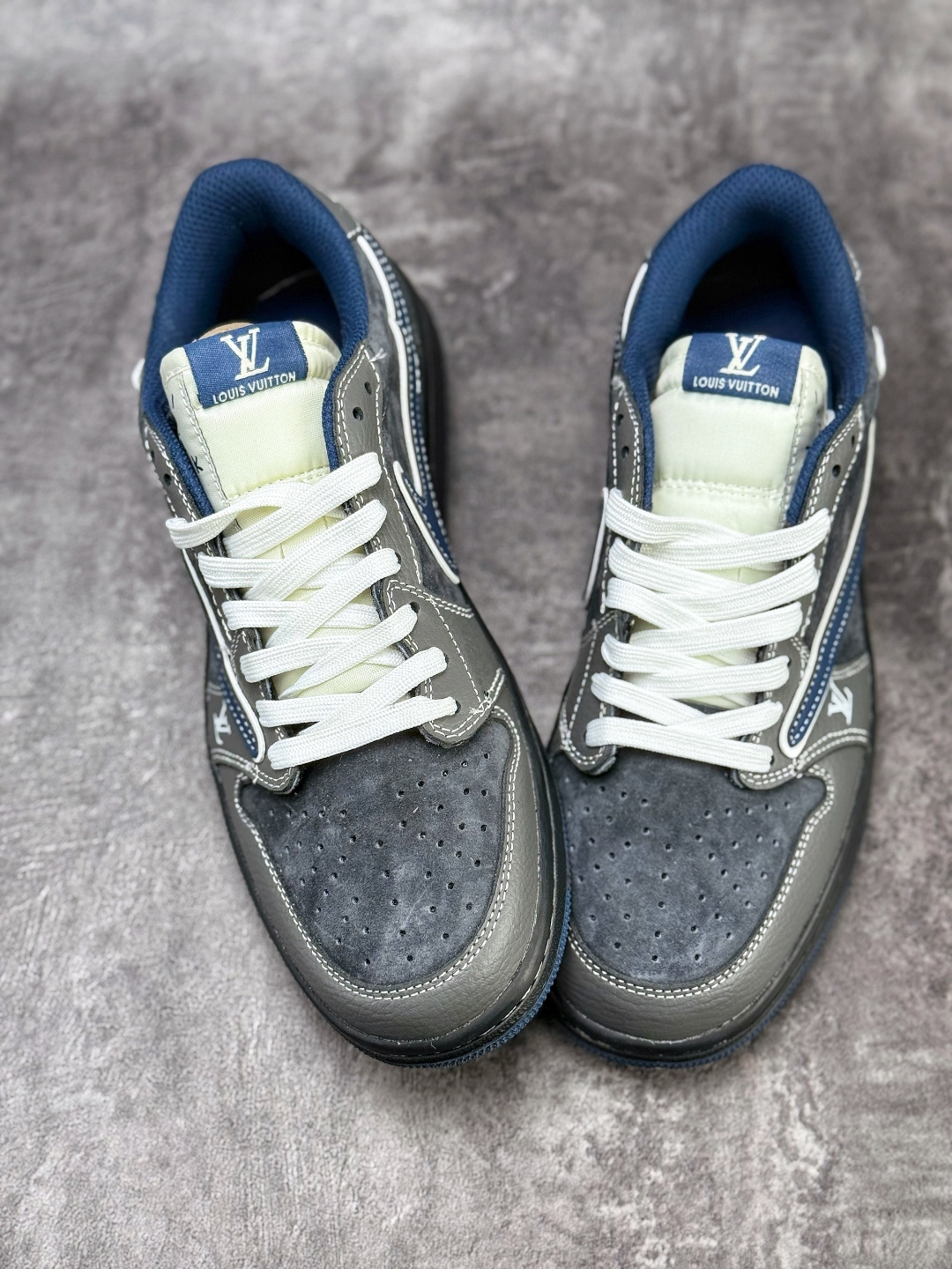 Travis Scott x Nike Air Jordan 1 Low x Louis Vuitton Air Jordan 1 Low 反转灰黑蓝倒钩 纯原版本 DZ5899-024