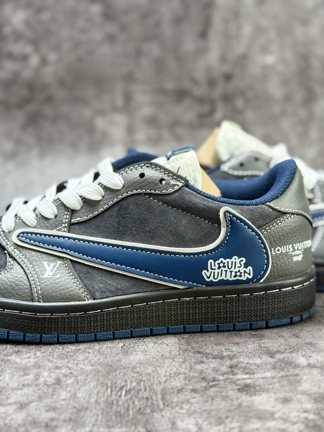 Travis Scott x Nike Air Jordan 1 Low x Louis Vuitton Air Jordan 1 Low 反转灰黑蓝倒钩 纯原版本 DZ5899-024