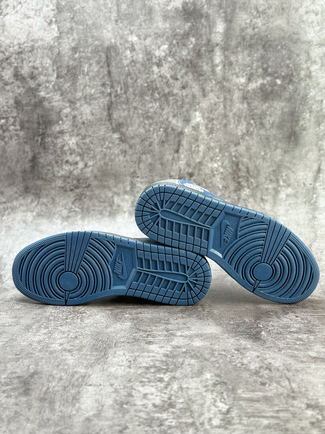 Travis Scott x Nike Air Jordan 1 Low x Louis Vuitton Air Jordan 1 Low 反转灰黑蓝倒钩 纯原版本 DZ5899-024