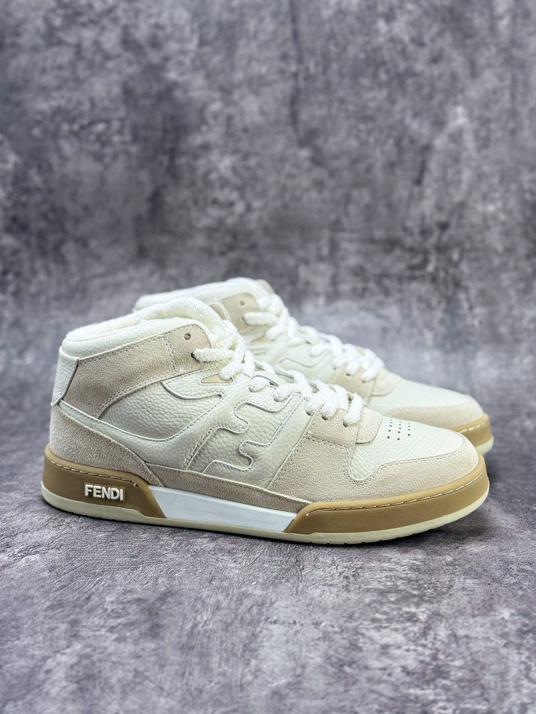 300 独家实拍广东原装 市售顶级YS版本 Fendi芬迪情侣款休闲鞋