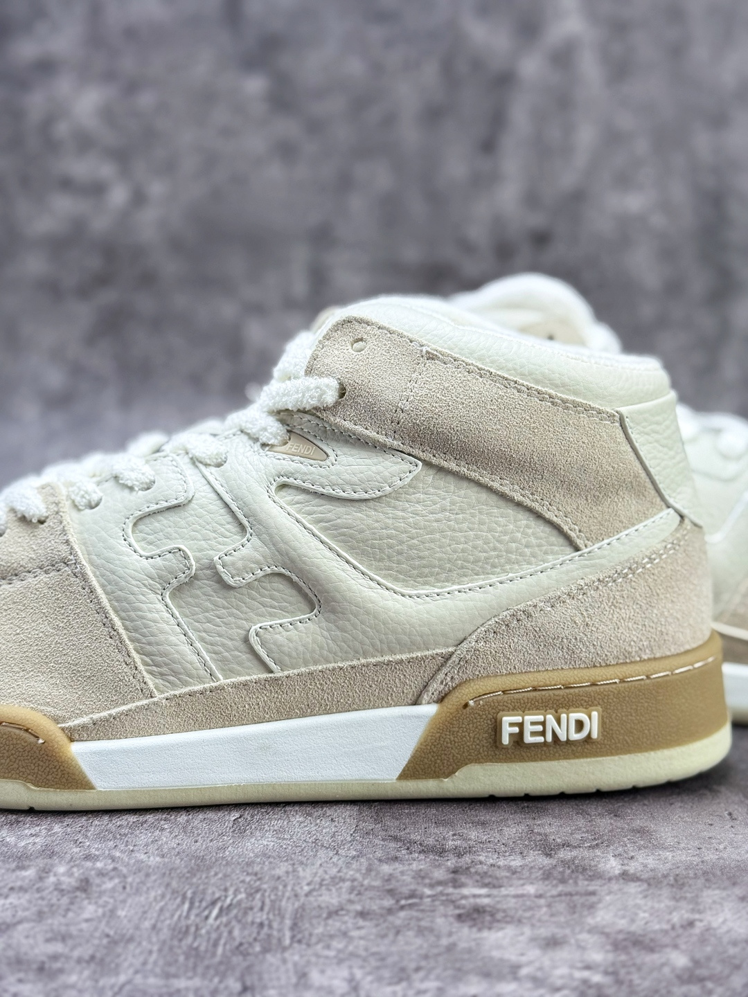 300 独家实拍广东原装 市售顶级YS版本 Fendi芬迪情侣款休闲鞋